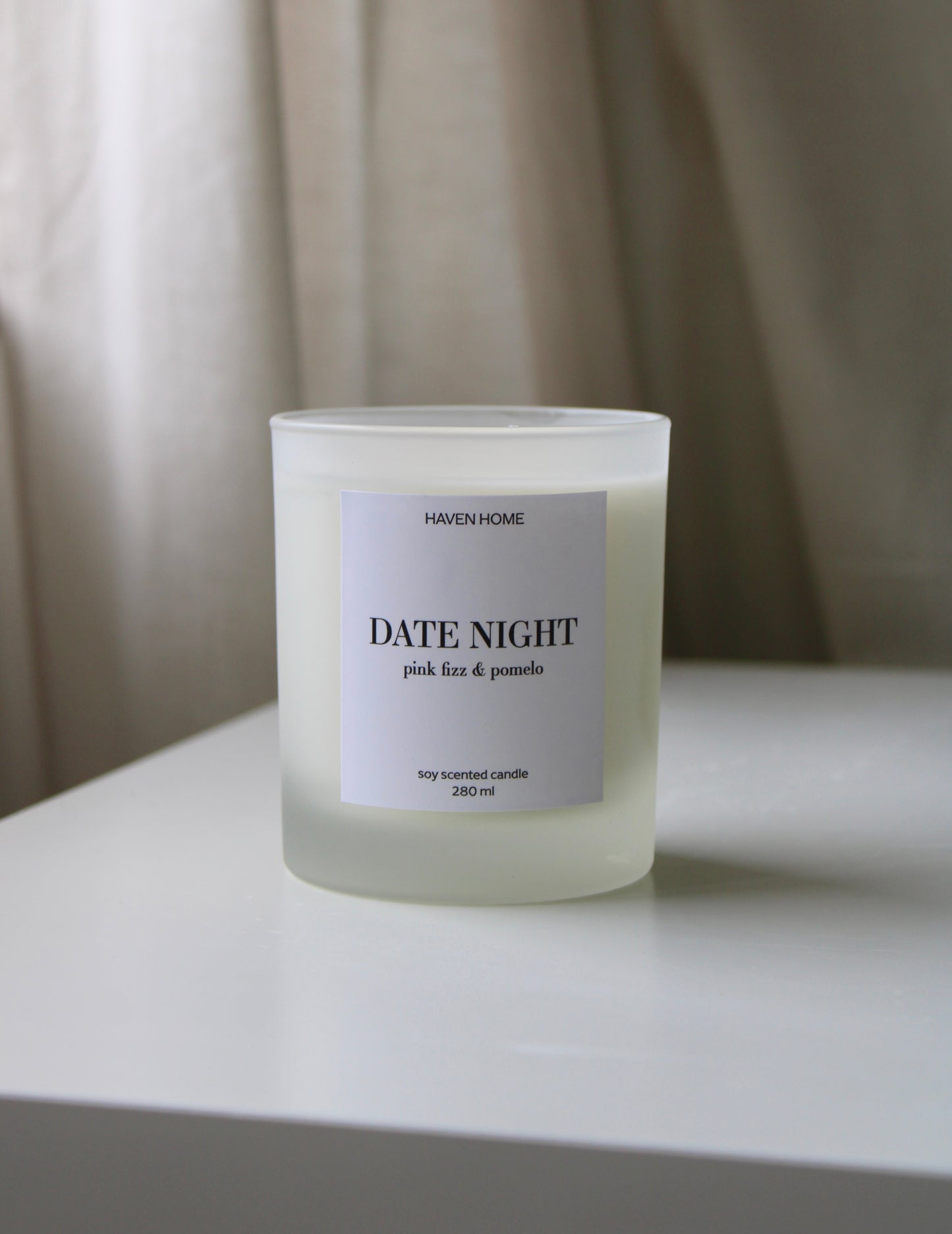 Dišeča sojina sveča Date Night, 280ml